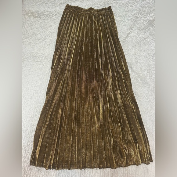 Chartou Dresses & Skirts - Chartou Gold Shimmer Skirt